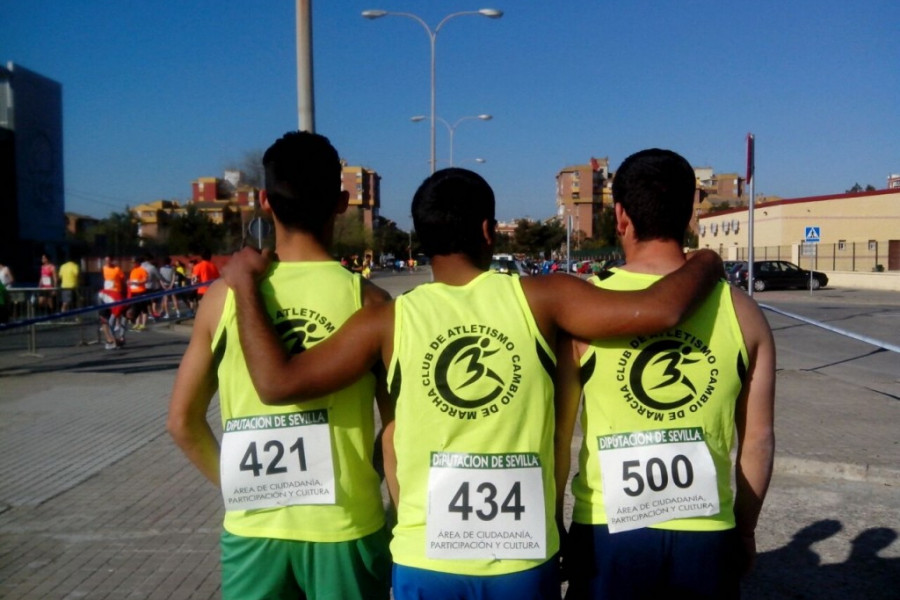 Menores y profesionales del centro ‘Los Alcores’ de Carmona (Sevilla) participan en el Memorial Victoria Domínguez y la carrera popular Tierra y Olivar