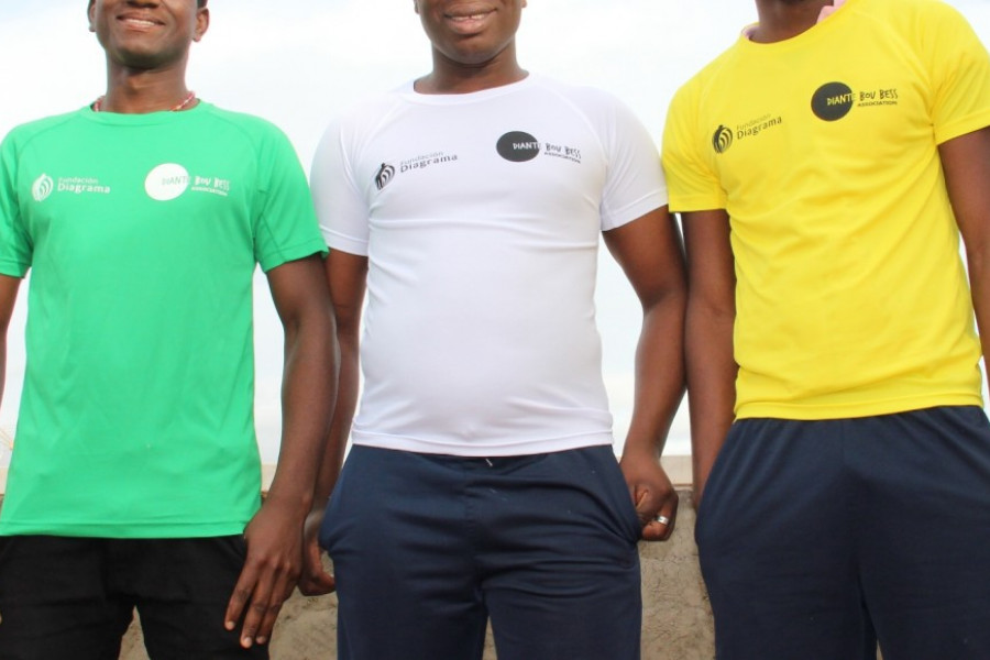 El centro de reeducación ‘La Villa’ de Villena (Alicante) elabora las camisetas para la Escuela Sociodeportiva de Sandiara (Senegal)