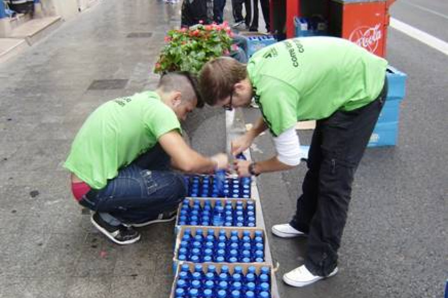 Menores de los Centros 'Mariano Ribera' y 'Campanar' participan en la organización del 21 Medio Maratón de Valencia