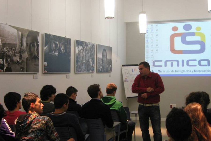 Fundación Diagrama imparte una charla de sensibilización a 50 estudiantes de bachillerato cántabros sobre la situación de los jóvenes en Centroamérica