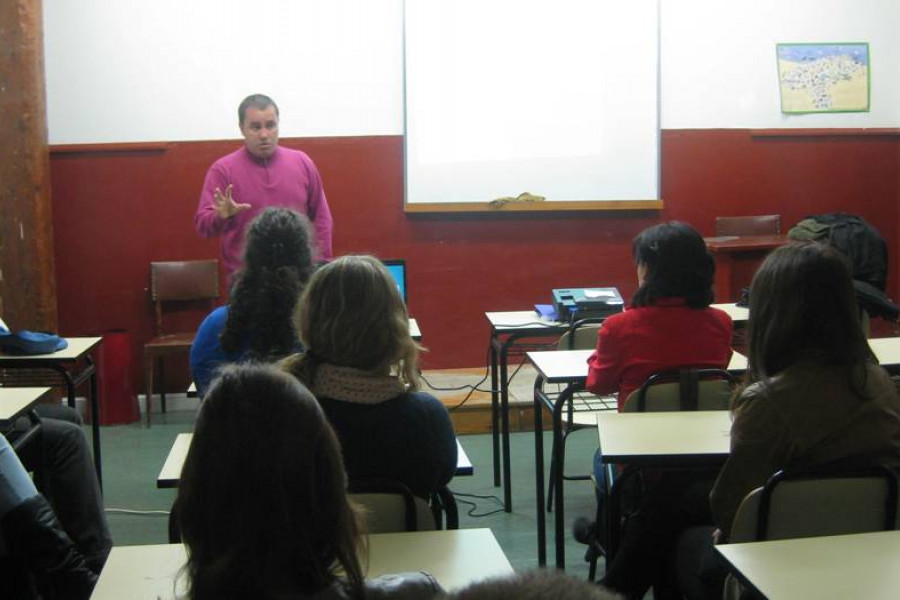 Fundación Diagrama explica su labor a un grupo de estudiantes de Integración Social en Santander