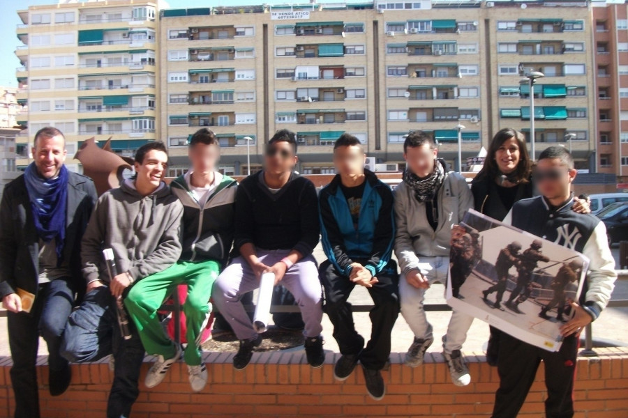 Jóvenes del Programa de Medio Abierto de Alicante conocen la oferta laboral y formativa disponible en la feria ‘El Baúl del Estudiante y del Empleo’ de Elda