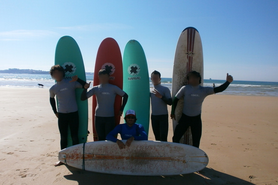 Un grupo de menores del Centro Socioeducativo Juvenil de Cantabria participa en la ‘Semana Azul del Surf’