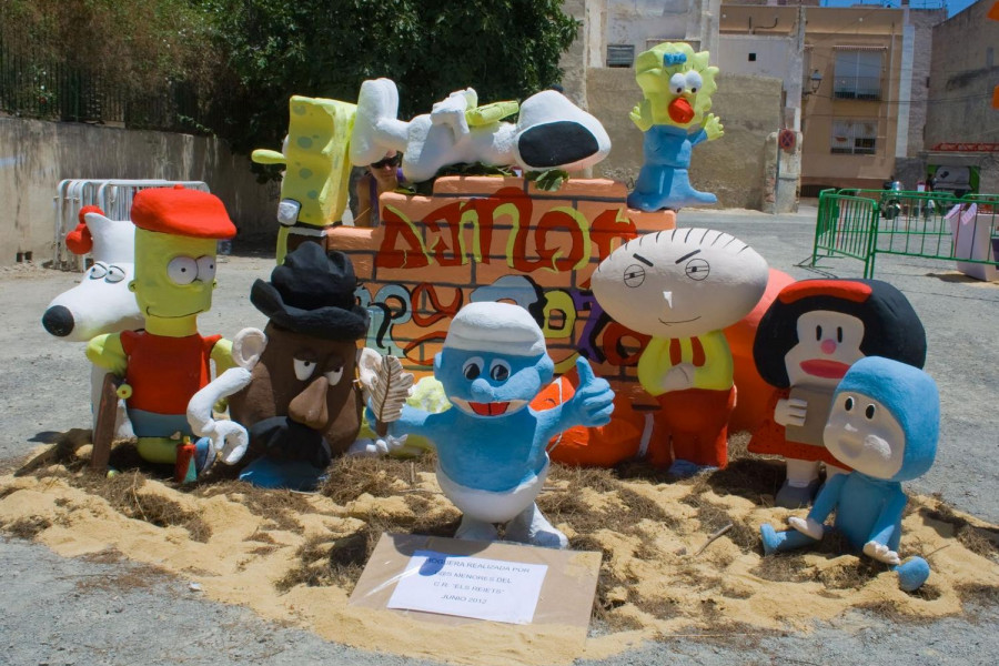 El Centro de Reeducación ‘Els Reiets’ de Alicante participa en las fiestas de San Juan de Elche con la elaboración de una hoguera infantil