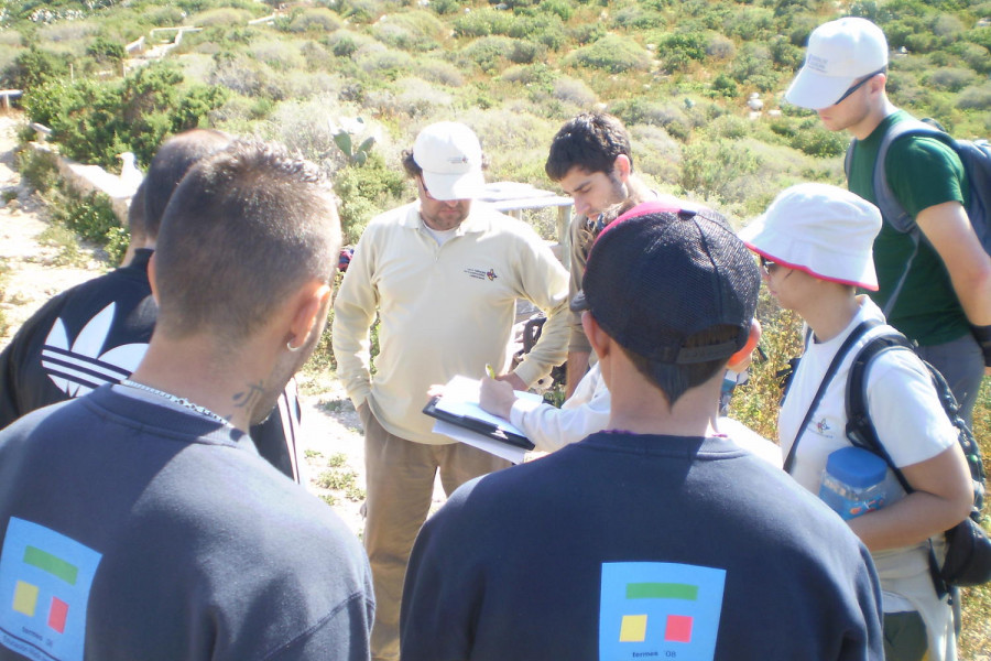 El Centro Reeducativo ‘La Villa’ de Villena (Alicante) realiza actividades de Voluntariado Medioambiental en la Isla de Benidorm, enmarcadas en el Proyecto Termes