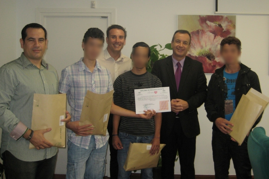 Los menores del centro ‘San Miguel’ de Granada reciben un diploma por su participación en el proyecto ‘Por un millón de pasos’