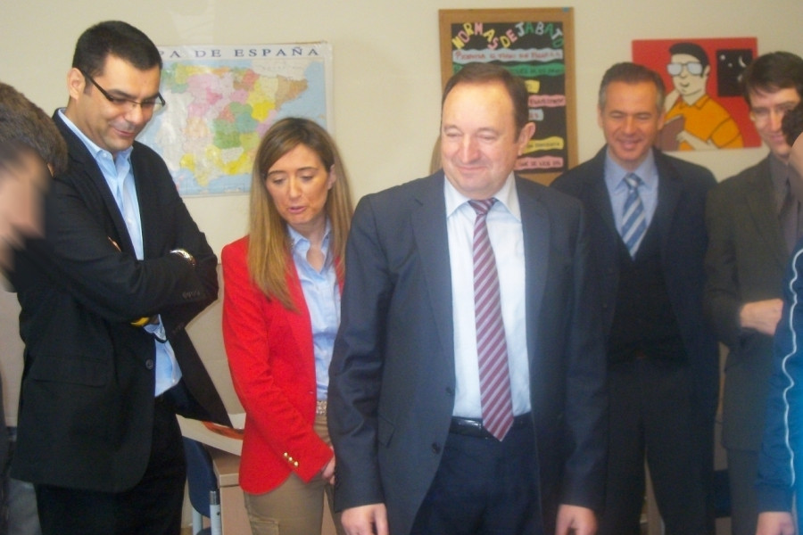 El presidente del Gobierno de La Rioja, Pedro Sanz, destaca el trabajo de inserción de menores del centro ‘Virgen de Valvanera’ de Logroño