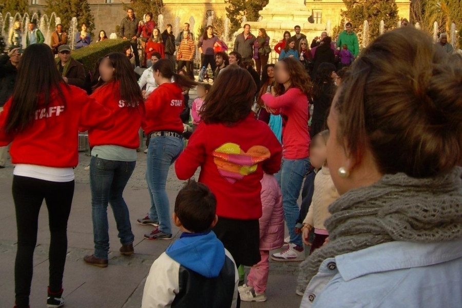 Las menores del hogar ‘Balcones del Aire’ de Granada participan en una actividad en defensa de los derechos de la mujer