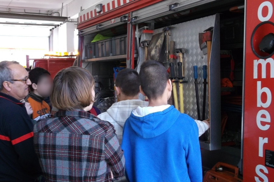 Los menores del centro ‘Campanar’ de Valencia visitan el Parque de Bomberos de la ciudad