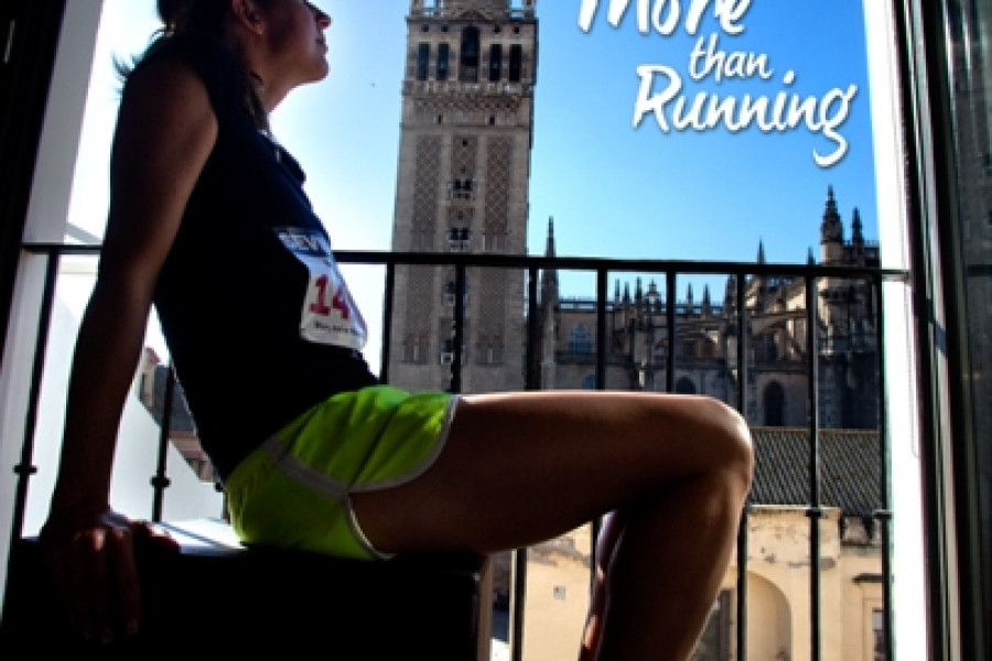 Un grupo de jóvenes del centro ‘Los Alcores’ de Carmona colabora en la Maratón de Sevilla 2013