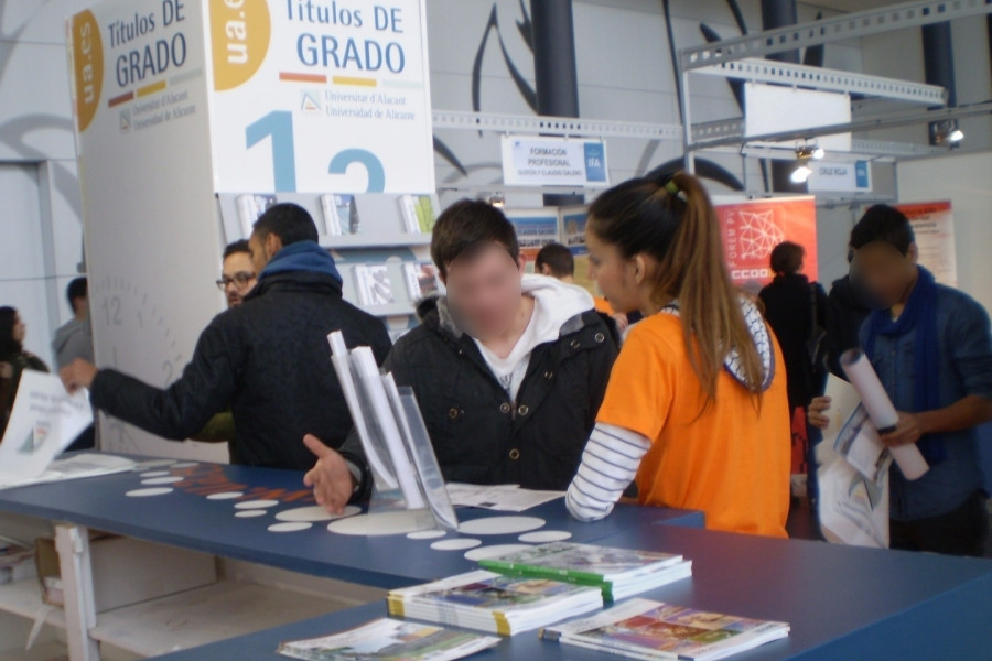Los menores del centro ‘La Villa’ visitan la Feria Educ@emplea de Alicante
