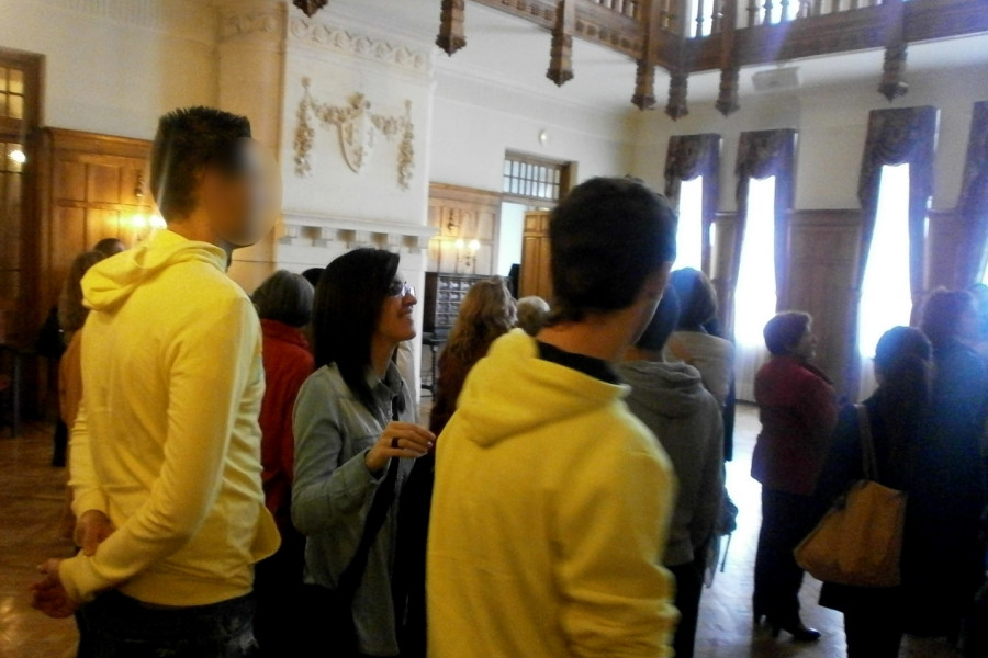 Los menores del Centro Socioeducativo Juvenil de Cantabria visitan el Palacio Real de la Magdalena