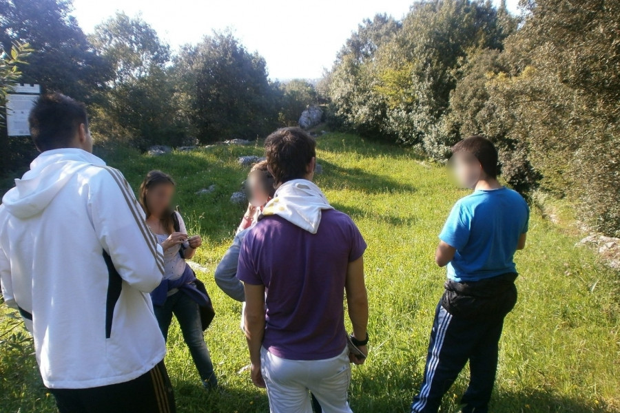 Un grupo de menores del Centro Socioeducativo Juvenil de Cantabria visita la Escuela de Medio Ambiente de Camargo