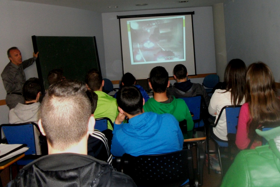 Jóvenes del Programa de Medio Abierto de Alicante asisten a charlas de prevención impartidas por el Departamento de Salud de Elda