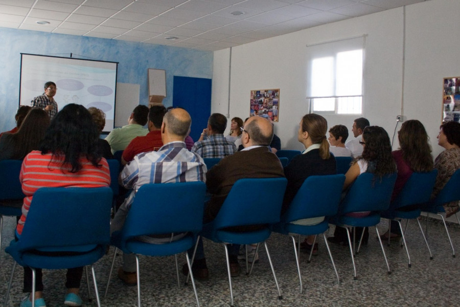 Los padres y madres de los menores atendidos en el centro ‘Els Reiets’ de Alicante participan en una jornada informativa