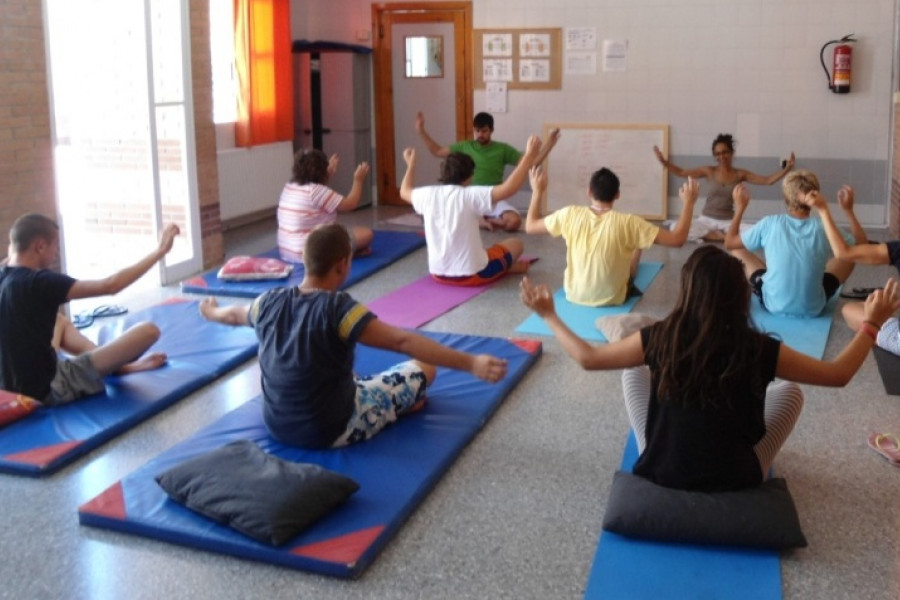 Los menores del centro de acogida ‘Baix Maestrat’ de Vinaròs (Castellón) participan en una actividad de promoción de la salud