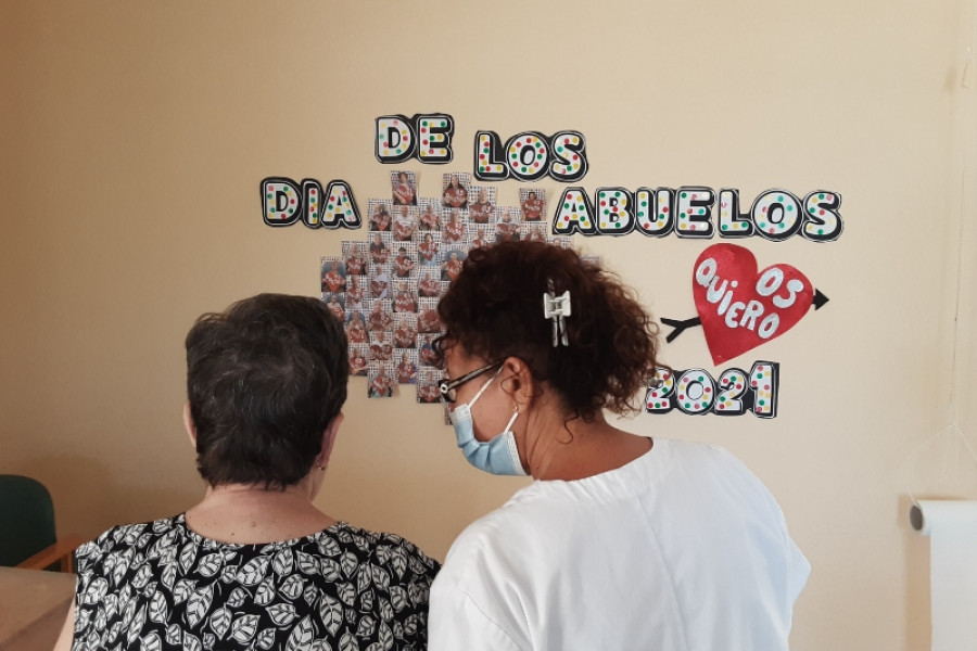 Las personas mayores atendidas en la residencia ‘Nuevo Azahar’ de Archena (Murcia) celebran el Día del Abuelo 