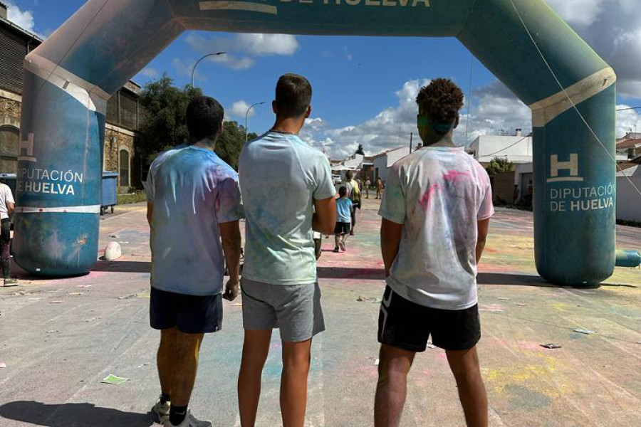 Los tres jóvenes, tras correr en la prueba