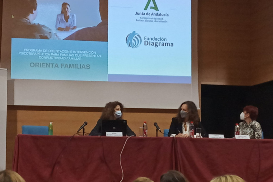 Profesionales del programa ‘Orienta Familias’ participan en las jornadas de violencia filioparental organizadas por la Junta de Andalucía