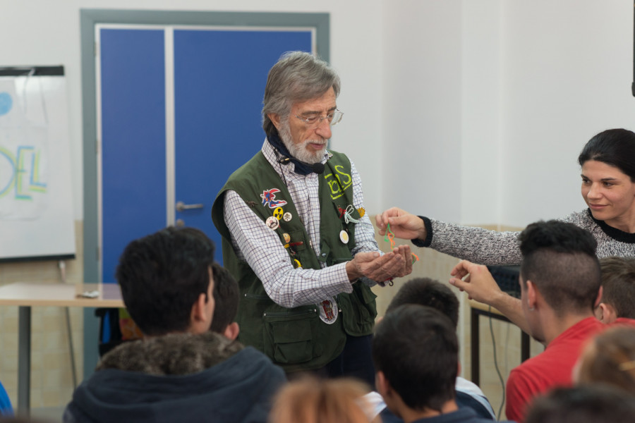 Charla de Fidel Delgado en el centro 'La Zarza' (Abanilla). Fundación Diagrama.