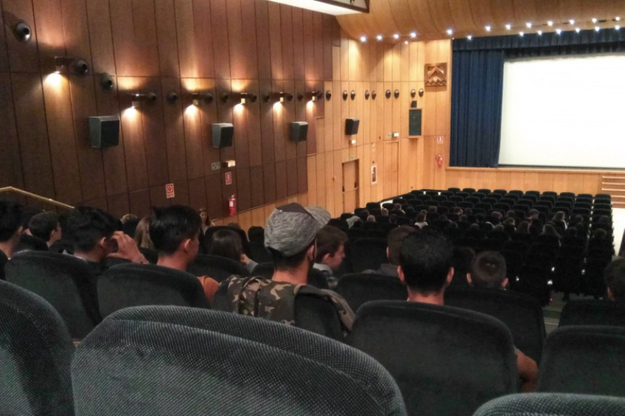 Actividad Cine Fórum sobre la prevención del consumo del tabaco. Jóvenes del centro 'El Acebo' de Santander. Fundación Diagrama 2017. 