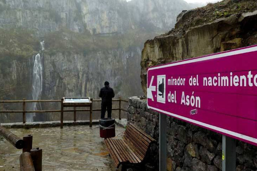 Los jóvenes atendidos en el Centro Socioeducativo Juvenil de Cantabria visitan el Parque Natural del Nacimiento del río Asón. Fundación Diagrama. Cantabria 2018.