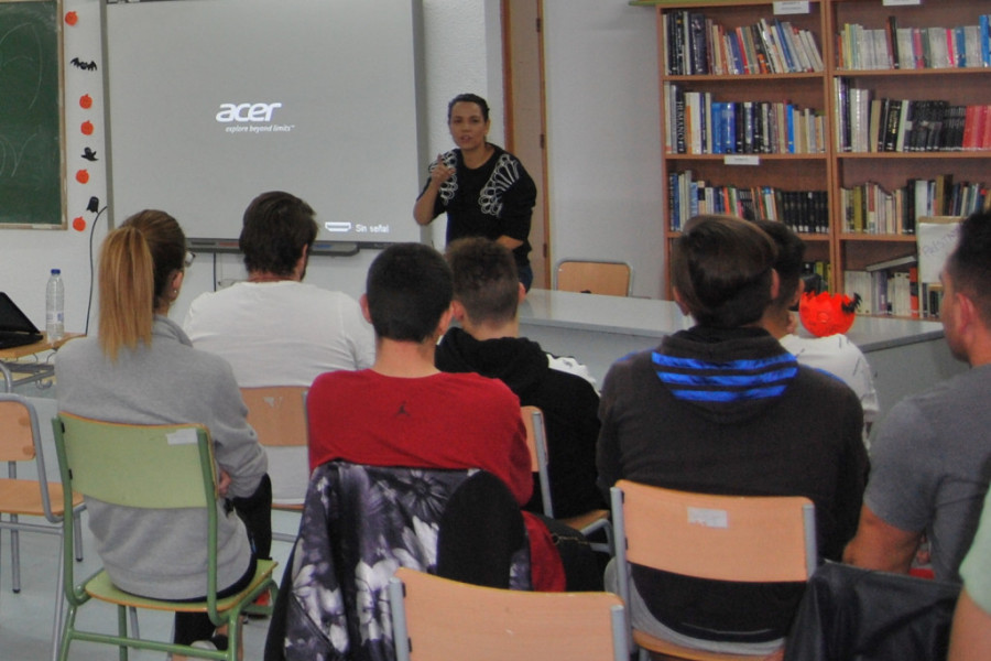 La actriz Diana Palazón visita a los jóvenes atendidos en el centro de reeducación ‘La Villa’ de Villena (Alicante). Fundación Diagrama. Comunidad Valenciana 2019. 