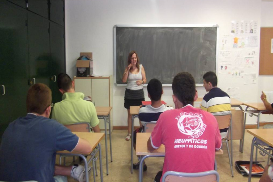 La escritora Adela Ruiz visita el Centro Reeducativo Mariano Ribera de Burjassot (Valencia)