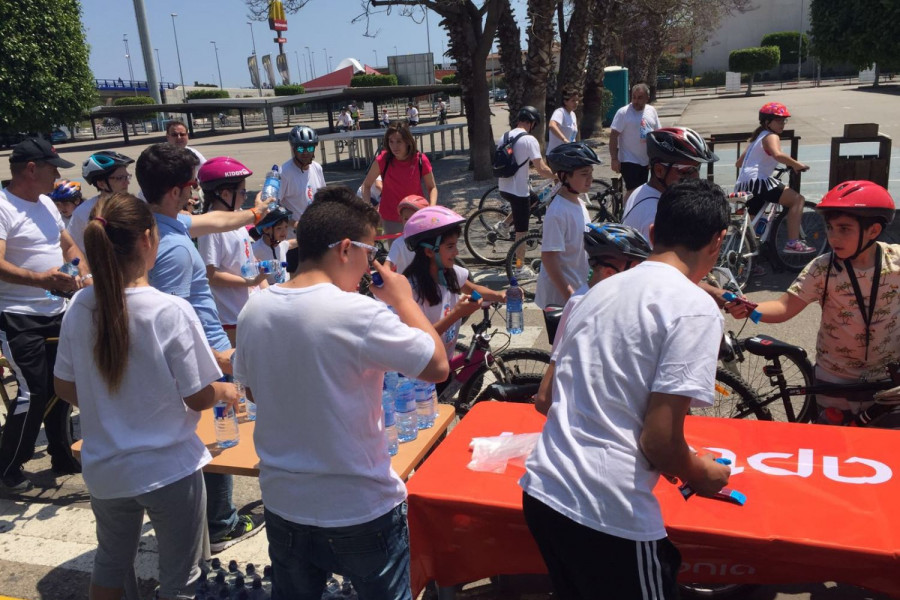 Voluntarios de los centros de Diagrama en el Decabike de Alfafar. Fundación Diag