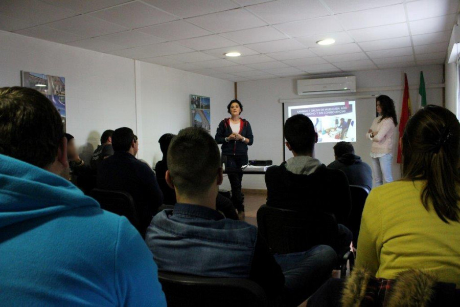 Los menores del centro ‘Los Alcores’ de Carmona (Sevilla) participan en una charla de sensibilización sobre el maltrato a animales
