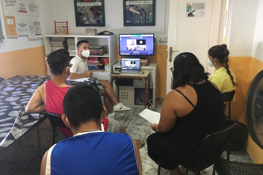 El atleta paralímpico Juan Antonio Menor comparte una charla con los y las jóvenes de las residencias ‘Anassim’ de Llaneras de Ranes (Valencia) y ‘Lucentum’ de Alicante