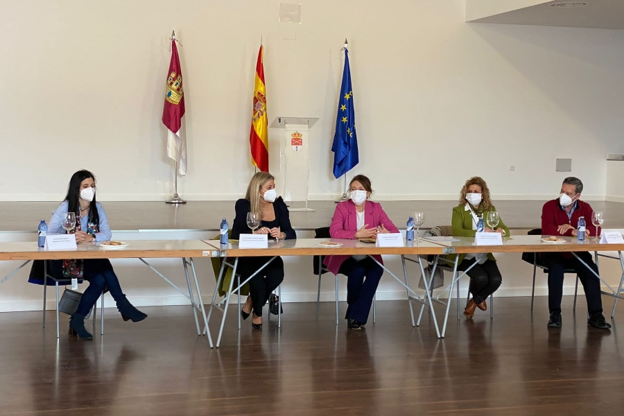 El Ayuntamiento de Casas de Lázaro (Albacete) acoge una mesa de trabajo con representantes del Programa SEPAP Mejora-T de Fundación Diagrama