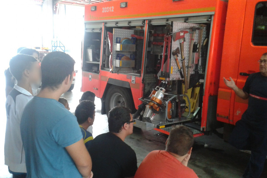 Visita al parque de bomberos. Menores del centro 'Anassim'. Fundación Diagrama.