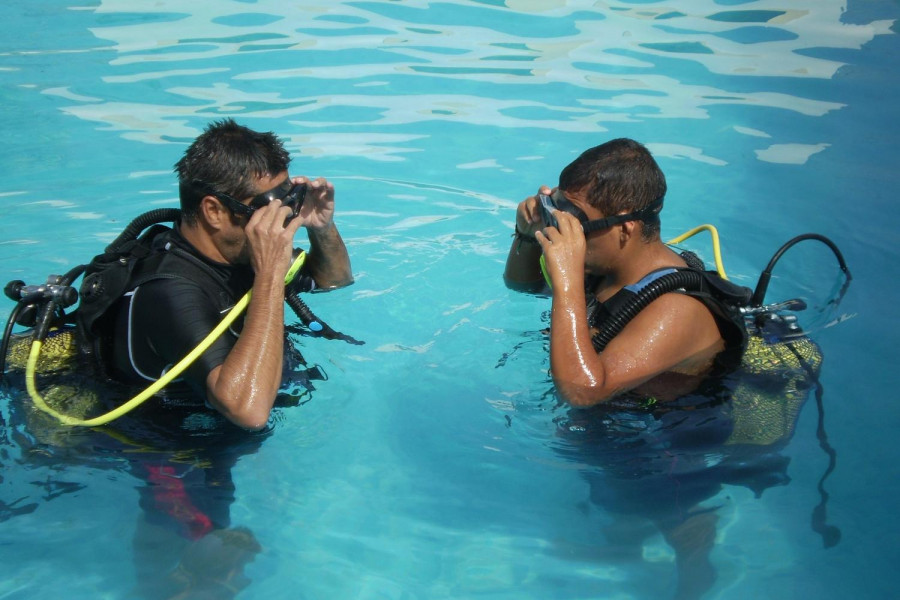 Bautismo de buceo en el Centro Los Alcores de Carmona (Sevilla)