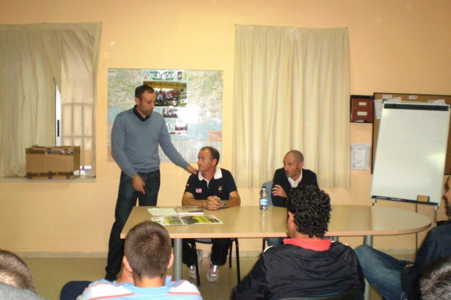 El exatleta profesional Miguel Ríos imparte una charla a  los menores y profesionales de varios Centros de Fundación Diagrama en Andalucía