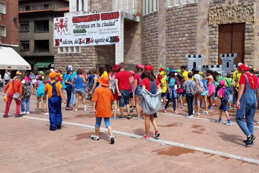 La organización del 16º Campamento Urbano cuenta con la colaboración de menores de la Unidad Residencial ‘El Acebo’ de  Santander 