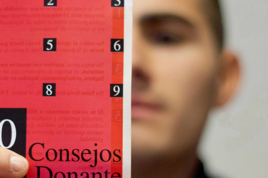 Jóvenes y profesionales del centro ‘Los Alcores’ de Carmona (Sevilla) participan en una campaña de donación de sangre