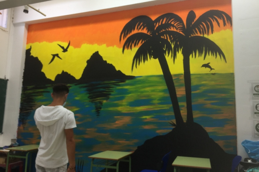 El centro Betania de Ibiza cuenta con dos nuevos murales llevados a cabo por un joven atendido en el servicio de acogimiento ‘Illa de Bes’ de la localidad