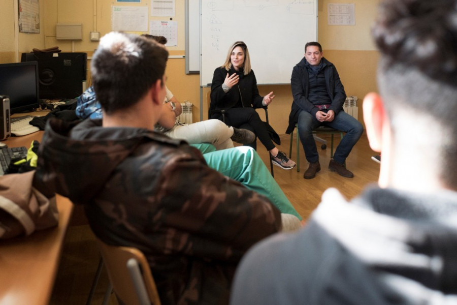 Charla sobre la igualdad en el deporte de alta competición. Árbitros Carlos Javier García y Yasmina Alcaraz. Centro 'Pi Gros' de Castellón. Fundación Diagrama. Comunidad Valenciana 2018.