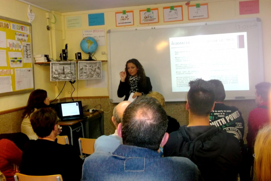 Charla coloquio sobre factores de riesgo en las nuevas tecnologías en el centro ‘Campanar’ de Valencia