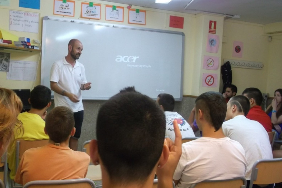 Los menores del centro de acogida ‘Campanar’ de Valencia participan en una charla de sensibilización sobre inclusión social de niños sordos