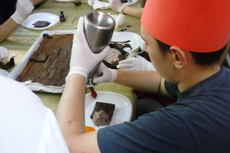 El centro ‘Campanar’ de Valencia organiza un taller de repostería con chocolate