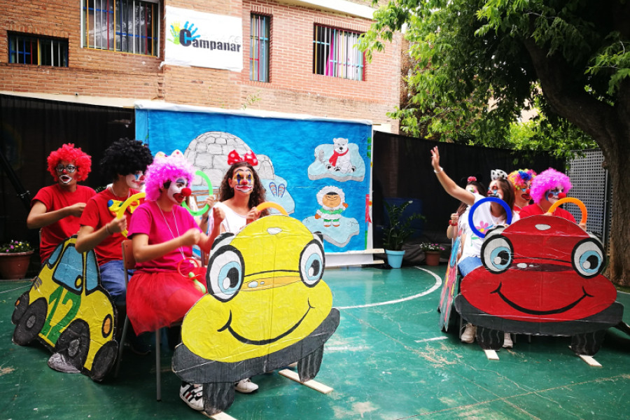 Los menores del centro de acogida ‘Campanar’ organizan un espectáculo circense como clausura del curso escolar