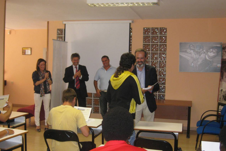 Jóvenes del Programa Labor de Fundación Diagrama en Cantabria reciben sus certificados acreditativos como ‘Almacenero operador de carretilla elevadora’