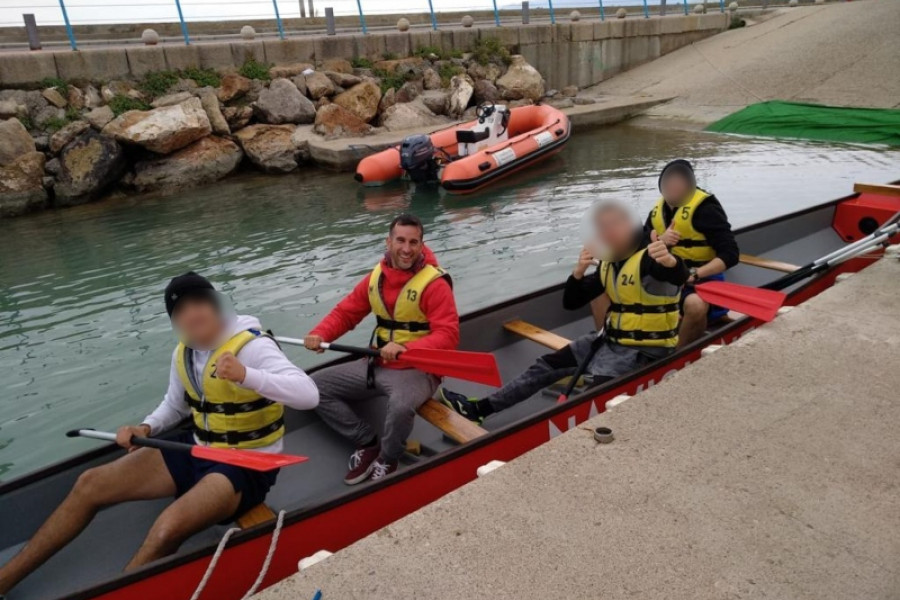 El Club Náutico de Burriana recibe la visita de las personas jóvenes atendidas en la residencia socioeducativa ‘Pi i Margall’ de Burjassot (Valencia)