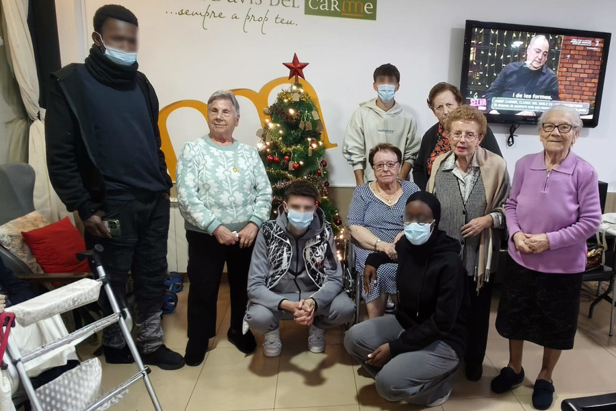 Actividad intergeneracional en el Llar d’Avis del Carme