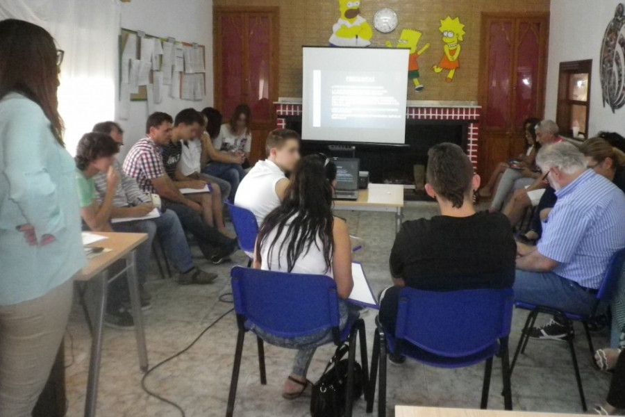 Jornada de convivencia entre jóvenes y sus familias en el hogar ‘Los Pinos’ de Molina de Segura (Murcia)