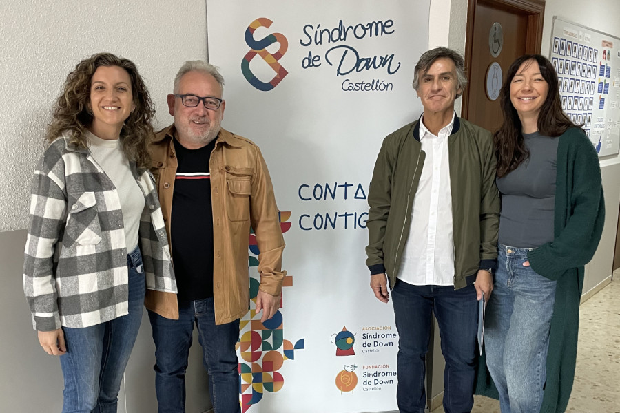 Foto de familia de responsables de la Asociación Síndrome de Down Castellón y de Fundación Diagrama