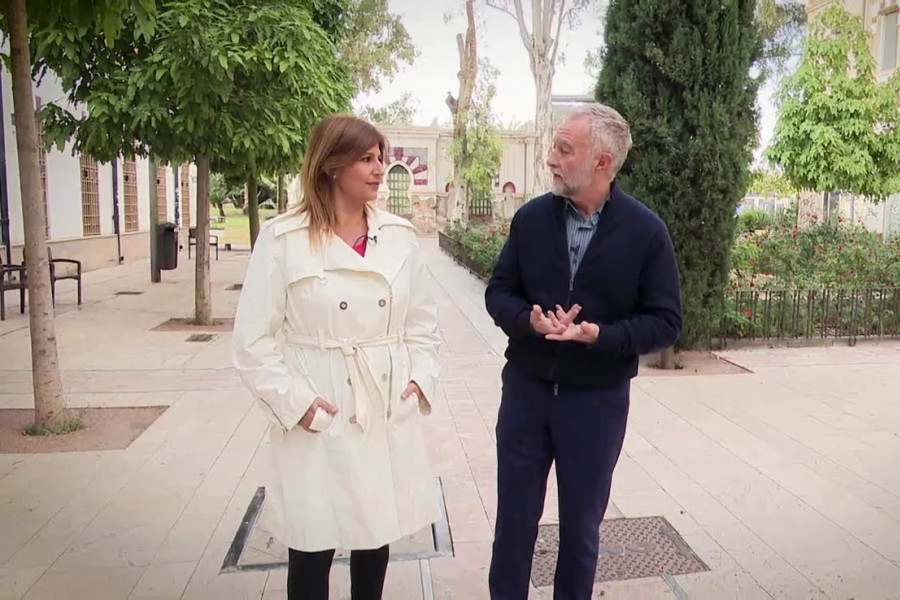 La periodista María José Ortiz y el director general de la Fundación, Rafael Pérez Cuadrado