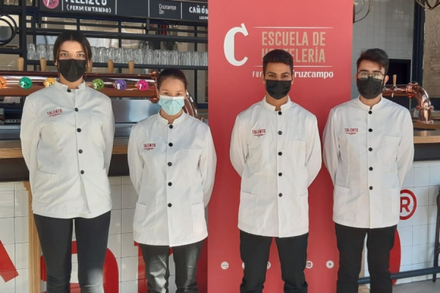Cuatro jóvenes del Programa Labora de Andalucía se formarán en el sector hostelero a través de la Fundación Cruzcampo